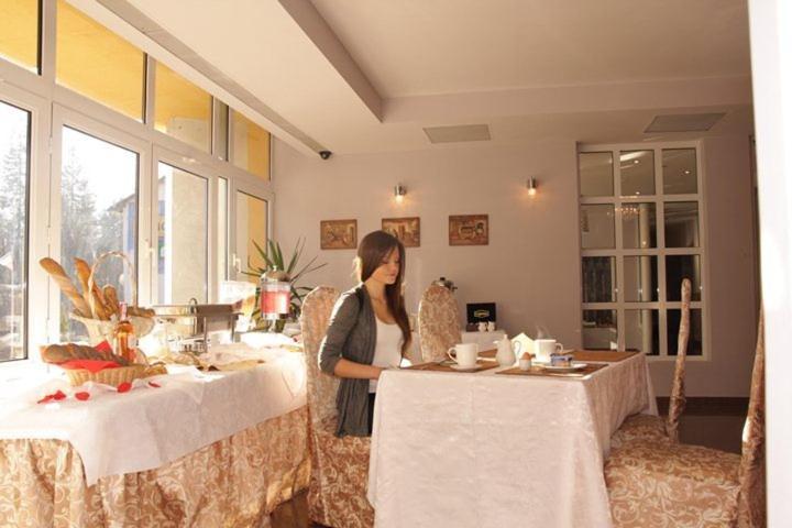 Hotel Wiktoria 스클라르스카포렘바 외부 사진